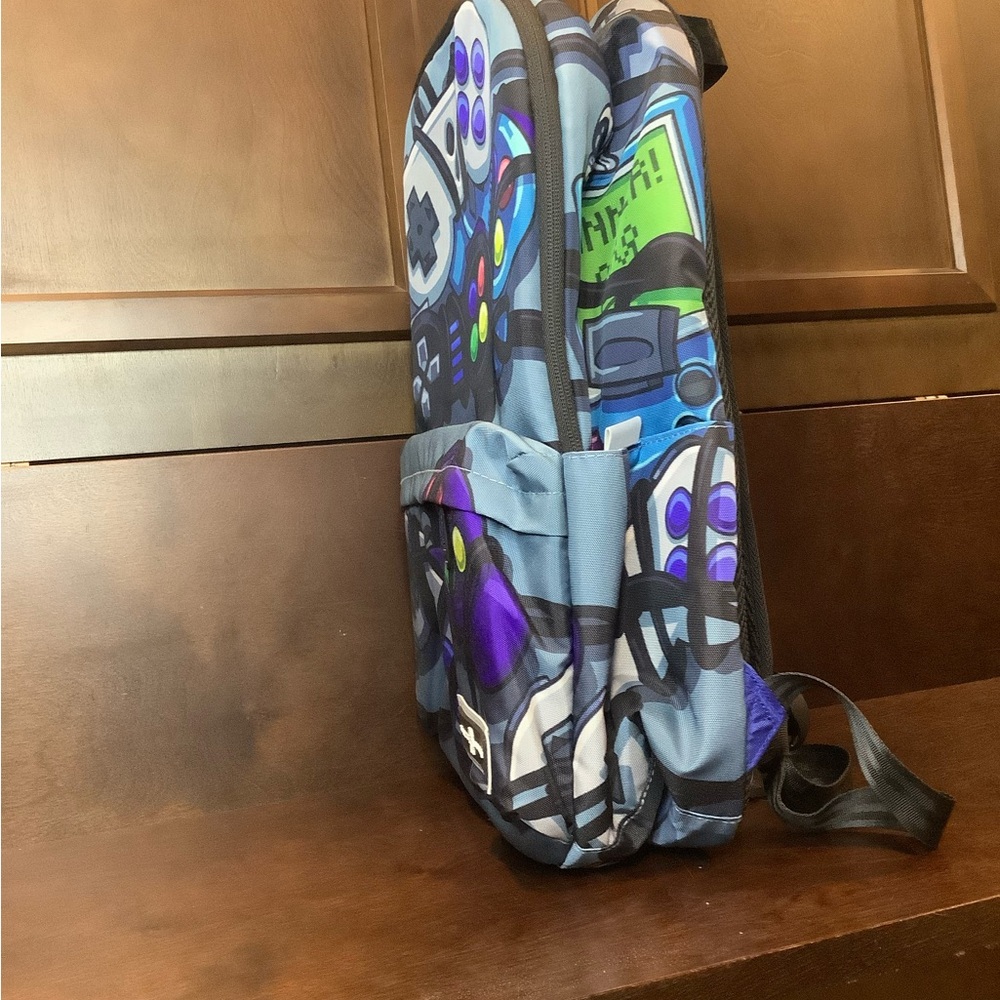 Space Junk Alien Backpack - Picture 3 of 4